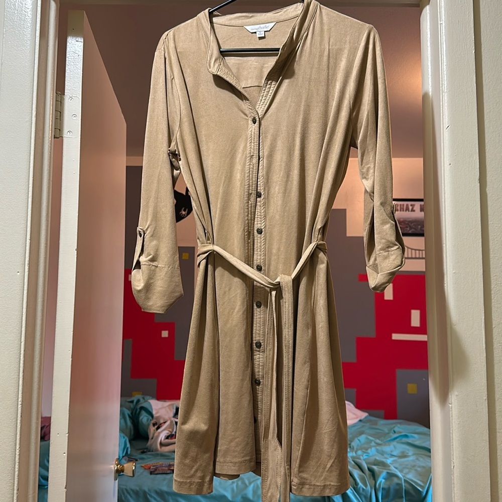 Button up top tan long sleeve top size Large. With waist belt.